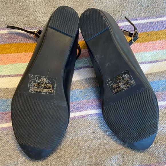 Chase and Chloe black wedge heels size 6.5 - Picture 5 of 5